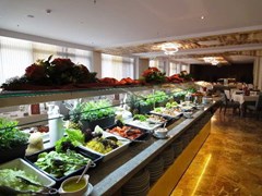 Angela: Restaurant - photo 5