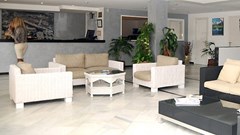 Apartamentos Torrenueva Park: Lobby - photo 16