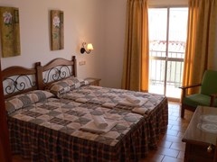 Apartamentos Casanova: Room - photo 9