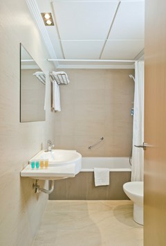 Bristol: Room Double or Twin WITH VIEWS - photo 43