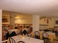 Mayna: Restaurant - photo 4