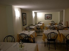 Mayna: Restaurant - photo 14