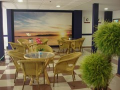 Internacional Hotel: Bar - photo 2