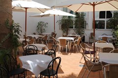 Internacional Hotel: Terrace - photo 3