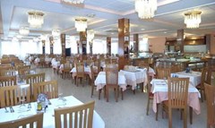 Riudor: Restaurant - photo 1