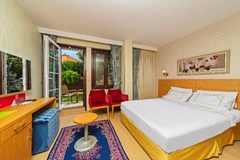 Almina Hotel Istanbul: Room TRIPLE STANDARD - photo 21