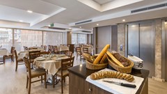 Regard Hotel: Restaurant - photo 12