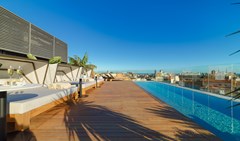 The One Barcelona: Pool - photo 3