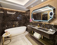 The One Barcelona: Room JUNIOR SUITE STANDARD - photo 55