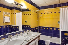 RH Victoria: Room - photo 9