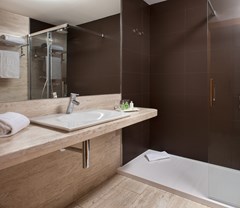 NH Madrid Ventas: Room Double or Twin STANDARD - photo 38