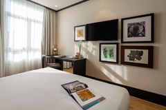 H10 Puerta de Alcala: Room - photo 14