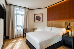 H10 Puerta de Alcala: Room - photo 17