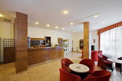 Abri: Lobby - photo 2