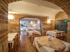 Alton: Restaurant - photo 4