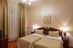 Budapest: Room - photo 16