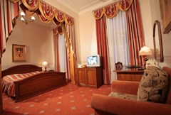 Budapest: Room - photo 17