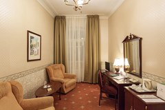 Budapest: Room - photo 23