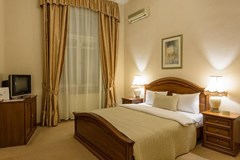 Budapest: Room - photo 34