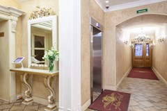 Aston: Lobby - photo 3
