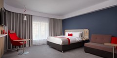 Holiday Inn Express St. Petersburg - Sad: Room - photo 8