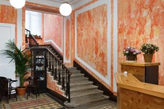 Station S13: Lobby - photo 1