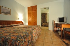 Paris Hotel: Room TRIPLE STANDARD - photo 11