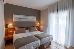 Paris Hotel: Room TWIN STANDARD - photo 25