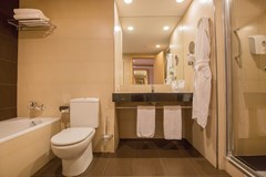 Centric Atiram Hotel: Room TRIPLE DELUXE - photo 42