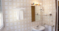 Les Fonts: Room QUADRUPLE INNER - photo 12