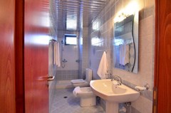 Saranda International: Room - photo 12