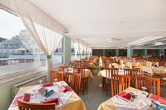 Hotel Narcis: Restaurant - photo 5