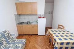 Apartment Lora: Room - photo 9