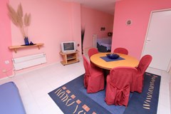 Apartment Lora: Room - photo 20