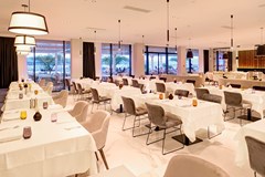 Luxury Hotel Riva: Restaurant - photo 14