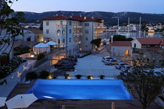 Arbiana Heritage Hotel: Pool - photo 15
