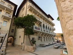 Arbiana Heritage Hotel: Terrace - photo 6