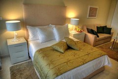 The Residence: Room - photo 5