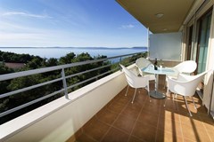The Residence: Room - photo 9