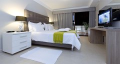 The Residence: Room - photo 11