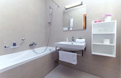 The Residence: Room - photo 18
