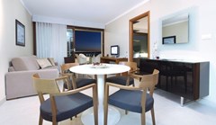 The Residence: Room - photo 24