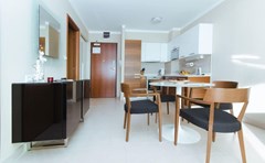 The Residence: Room - photo 28