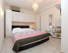 Apartment Alma: Room - photo 4