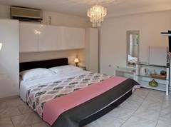 Apartment Alma: Room - photo 8