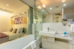 Hotel Luxe: Room - photo 17