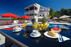Aparthotel Villa Plat: General view - photo 1