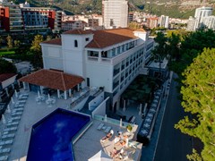 Budva: Pool - photo 3