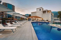 Budva: Pool - photo 8
