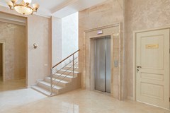 Shato Kaberne Usad`ba Pansionat: Лестница и лифт - photo 33